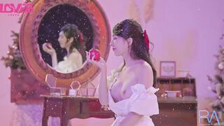 皇家华人 RAS-251《圣诞物语》红苹果的诱惑-梁佳芯