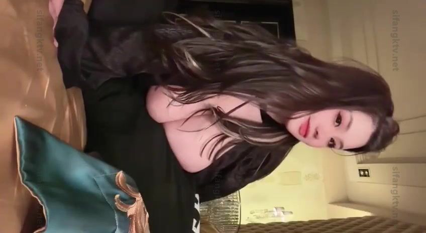 新春福利推特巨乳z杯悠悠 ❤️最新iyaofans与小鲜肉做爱 啪啪口交 黑丝诱惑 - ❤️️ X1HUB ❤️️