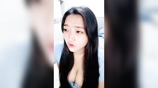 新人，甜美安徽小美女，第一炮就这么不同凡响，【可爱的小妮妮】，男友约个单男来3P，刮毛白虎粉穴遭了殃