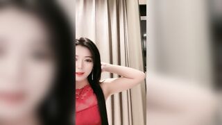 2024年2月新作，顶级颜值女模特，【女模小草莓】，掐脖子，无套狂操，白浆直流，渣男一点儿也不