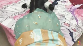 ✨可爱丸子头小萝莉✨稚嫩邻家少女穿上汉服裙 主动翘起小屁屁让爸爸小骚穴 谁不喜欢这么主动的小骚母狗呢？