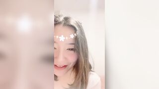 气质尤物颜值美女！新人近期下海！应要求小秀一波，扒开内裤看穴，揉捏坚挺奶子，翘起屁股超诱人