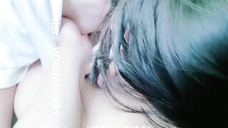 ✅娇嫩学妹✅清新脱俗邻家小妹妹，娇嫩美穴被大屌举操到高潮痉挛！粉嫩骚穴无套中出内射 浓精流出 震撼视觉