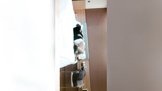 2024.3.1，【利哥探花】，外围女神深夜来酒店，重庆美女风情万种，猛男出击各种姿势操得汗流浃背