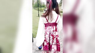 ♈千娇百媚美少女♈反差双马尾小可爱公园偷偷露出，这么可爱的妹子怎么会这么骚呢，人前淑女，人后欲火焚身！
