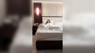 2023-3-6【勇闯东南亚】东南亚探花，包养的颜值嫩妹，乖巧随便玩弄，埋头舔逼害羞遮脸，骑乘位草逼