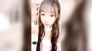 极品尤物新人女神！被调教的很听话！舔弄吃吊一脸享受，主动骑乘位插穴，搞完不尽兴自慰，假吊深插到底