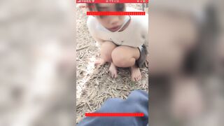 【重磅推荐】，户外野战小情侣，【米尔YB】，小树林车震无套内射，挺漂亮的小嫩妹，乖乖女