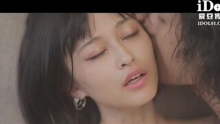 爱豆传媒 ID-5381 放浪弟弟欲求不满的三人行性体验