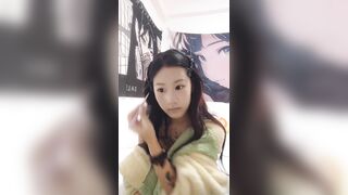 极品尤物美少女！漂亮纹身外表甜美！穿上黑丝大尺度自慰，假吊抽插紧致骚穴，低低呻吟，让人欲罢不能