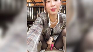 户外露出,安徽人妻劲爆力作,【Jing_qing21】,旁边人来人往,黑丝跳蛋玩喷水,超刺激超紧张