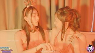 【OF付费订阅不断更新】知名华人留学生网黄「Spicy Gum」「刘玥」和闺蜜李月如圣诞淫趴激情口舌服务