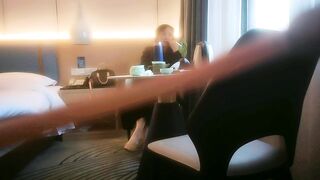 泡良最佳教程，【良家故事】，同时钓着几个寂寞良家，嘘寒问暖谈人生，气质美熟女相约来酒店，激情交合