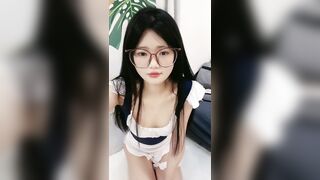 2024年3月，重磅，最正宗校花【被遗忘的小猫】，眼镜妹反差婊，白瘦幼被无套，喷血推荐极品啊！