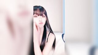 极品美臀网红小姐姐！特写视角假屌骑乘！上下套弄爽翻，娇喘呻吟不断，手指扣弄，淫水流出湿哒哒