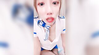 空姐制服骚美女！一天不被操就难受！贪婪的吸吮大屌，美女很听话，爆抽无毛嫩穴，表情很享受