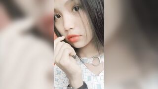 邪恶二人组下药迷翻公司的美女同事带回酒店各种姿势干