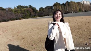 FC2-PPV-4311904 初撮影・顔出し！！透き通るような色白美肌のFcup美巨乳美大生がお行儀悪く腰を動かし幾度も絶頂！！品を忘れた美白で淫らな美体に2回連続生中出し！！