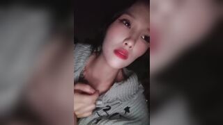 ❤️❤️漂亮小姐姐，夜晚野地大战，掏出几把吸吮舔，站立扶腰爆草，抬腿特写抽插，全力冲刺