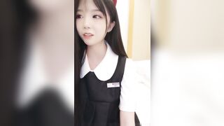 ❤️❤️卡哇伊美少女，酒店约炮大战，一对坚挺美乳，穿上连体渔网袜，超粉嫩无毛小穴，骑乘后入爆草