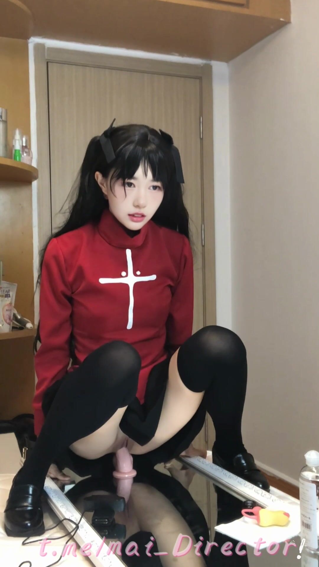 ⚫️⚫️最新宅男女神VIP福利18分，网红极品美少女【埋导演】COSER远坂凛镜子反射假屌跳蛋紫薇画面非常销魂 - ❤️️ X1HUB ❤️️