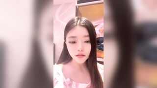 2024年，【03年安琪拉】，酒吧嗨喝醉，厕所全裸狂吐，酒店开房自慰，多么激情四射的一夜，刺激！