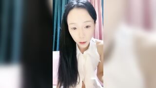 极品尤物小女友，居家操小骚逼，贫乳苗条大长腿，肉丝足交，撕开裆部，多毛骚逼，怼入骚穴爆草