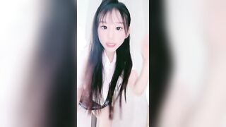 ❤纯欲系甜美少女，JK装丁字裤，扭腰摆臀诱惑，黑丝美腿，震动棒插穴，疯狂揉搓，爸爸骚逼好爽