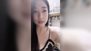 2024年6月，学生妹挺叛逆，【你的白月光】，在宿舍就把欲望写脸上了，极品美穴，身材一流很挑逗！