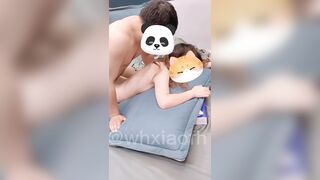 2024年6月流出，【爱妻小粉狐】，单男当着老公面内射，温泉，餐厅露出，震惊了一众路人，屌炸了！