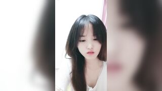 高颜值女高学生妹下海直播✅面对大哥们很害羞，清纯的面庞白月光般的颜值 勾走多少少年的魂，如玉般酮体 酥到骨头里