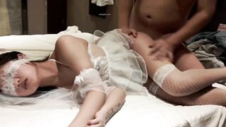 ✨白蕾丝新娘✨婚纱下的淫荡美娇娘，新婚夜不赔老公陪我睡，各种招式来一遍，简直爽翻天！