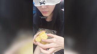 ⚫️⚫️精液盛宴！电报群变态老哥，调教母狗堂妹圣水精液泡芙颜射精液拉丝