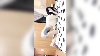 高颜美眉 好久没做了好舒服射快一点你好棒小骚逼里的水为你流的 哦草你这样我很容易射 被小哥无套输出