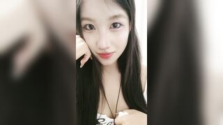 ❤❤光头大叔最近约的小姐姐2， 洗洗小骚逼开干，埋头舔逼道具抽插，搞的好想要，翘起屁股扣穴后入