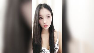 ❤️❤️光头大叔最近约的小姐姐4， 每天晚上多要干，舌钉文静小骚货，假屌插穴舔逼，后入骑乘位爆草