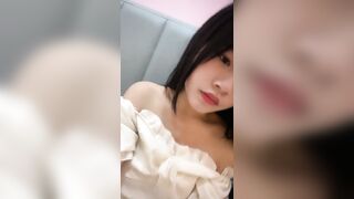 2024年8月，新人，学生妹好纯好漂亮，【时年亦昭昭】奶子好大，跟瘦弱身材对比好明显