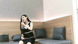 高颜值大奶小姐姐 你上来我在下面有感觉 快点我撑不住了 身材苗条笑容甜美 无毛鲍鱼粉嫩 小哥使出洪荒之力