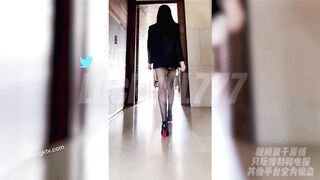 顶级气质尤物御姐女神『LuckyQL777』✅九头身大长腿OL秘书躺办公桌上被老板爆操，穷人的女神富人的精盆