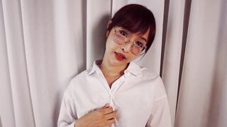 猥琐经理酒店潜规则美女职员猛插她的小嫩鲍