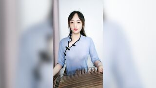 才艺美女主播镜头前卖艺又卖身，全程露脸大秀直播，火辣激情脱衣艳舞，裸弹古筝，骚穴特写肛塞激情精彩刺激