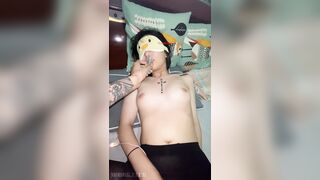 纹身哥出租屋约炮00后小女友换上黑丝各种玩❤️小BB超嫩