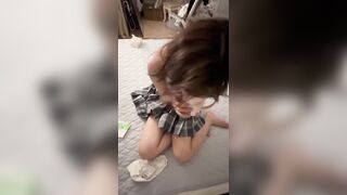 萝莉Jk美眉 不行不可以 别动习惯了就不疼了 啊不舒服不要弄了 身材苗条在家被小哥无套输出 骚叫不停