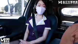 麻豆映画传媒x三只狼 SZL-016 在机场迷路遇到了热心的空姐帮忙带路 但没想到空姐竟是淫贱骚货