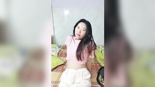 2024年11月，新人，极品良家美女，【宝贝乖乖】，男朋友不在，自己赚点外快，素颜出镜，爽快