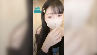 ✨长相十分甜美的Swag台妹，用粗粗的玩具插入小骚穴发出嗲嗲呻吟