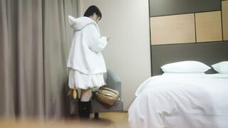 双马尾眼镜萝莉美眉 啊爸爸要 宝贝舒服吗 嗯 身材修长声音甜美 小娇乳紫薇小嫩穴 被扶腰后入偷偷无套