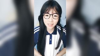 乖巧学妹露脸上线赚学费，黑白丝诱惑跟狼友撩骚互动听指挥玩虐骚逼，跳蛋塞逼自慰呻吟玩弄阴蒂，淫水多多