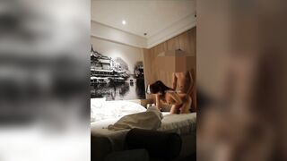 ⚫️⚫️真实约炮大神【路易十六】爆肏离异瑜伽老师，贱货连奶罩都没穿，肏出V8的速度，嗷嗷叫，清晰对话超精彩