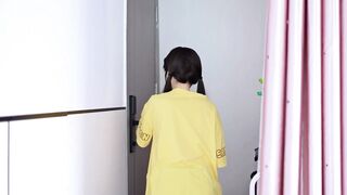 女外卖员用肉体偿还